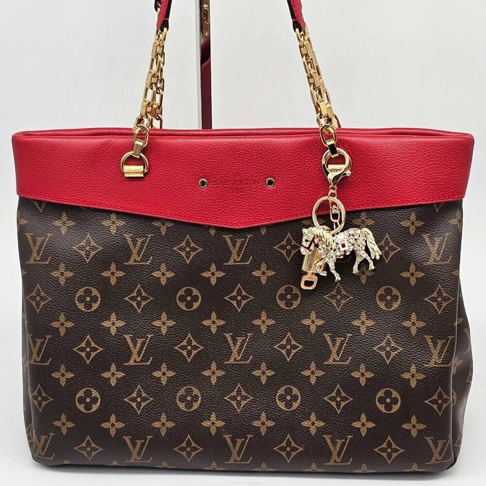 Authentic Louis Vuitton Padlock Gold 🔒 Key Set + Unbranded Keychain Charm - Picture 9 of 9